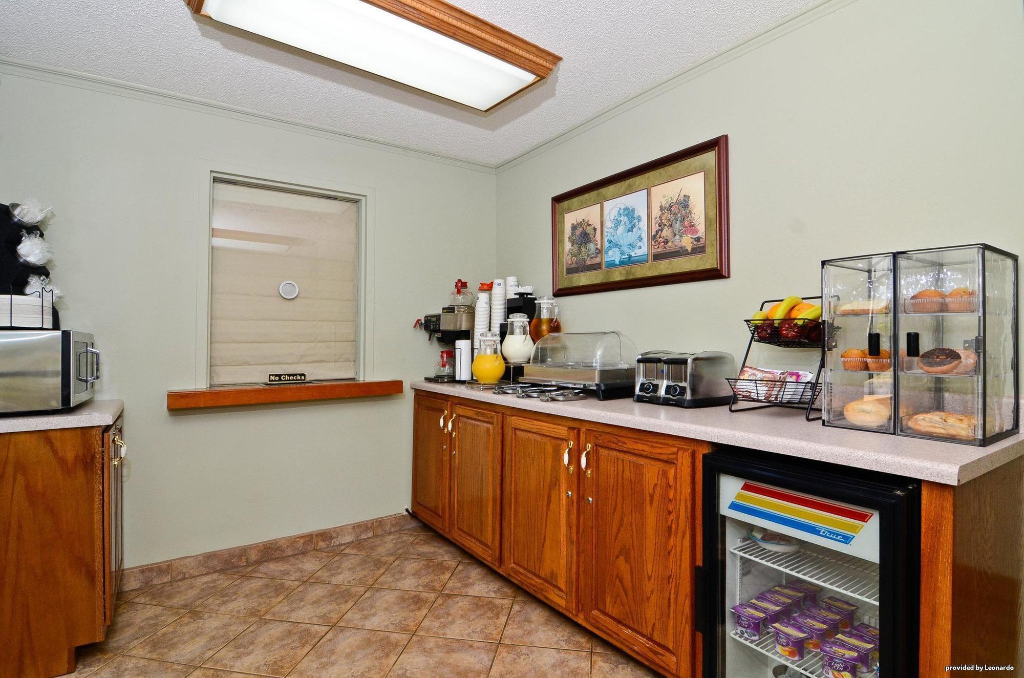 Econo Lodge Ripley Ресторан фото