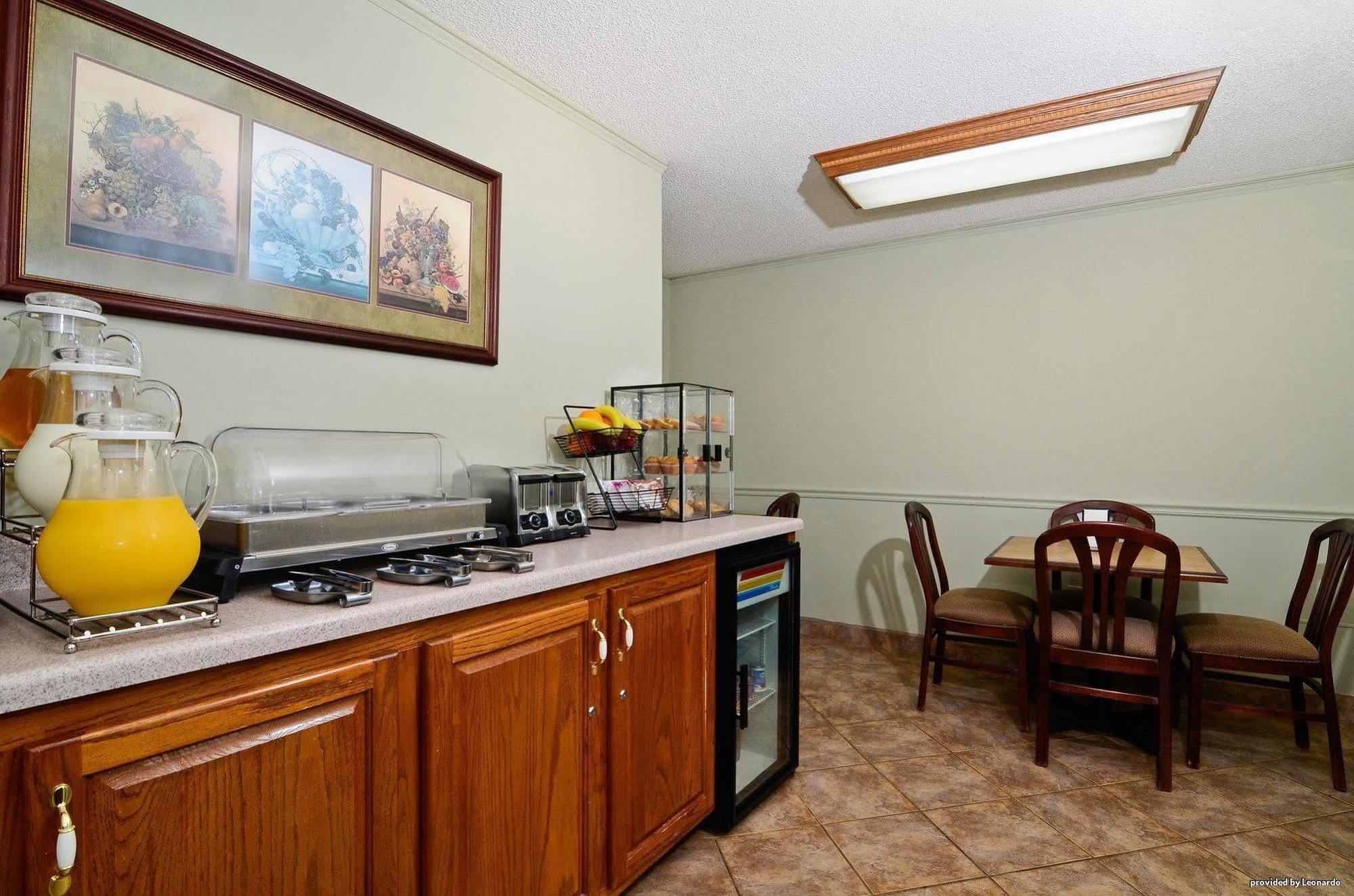 Econo Lodge Ripley Ресторан фото